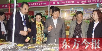 三门峡生活用品交易会开幕 市委书记逛展会