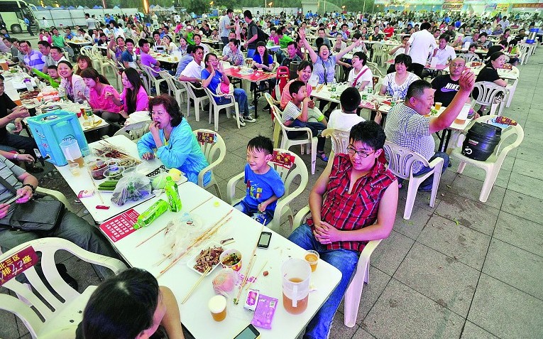 济南啤酒文化节圆满落幕 10万人喝掉30吨啤酒